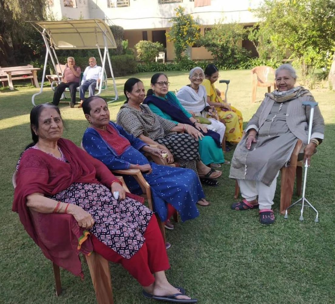 senior-living-img