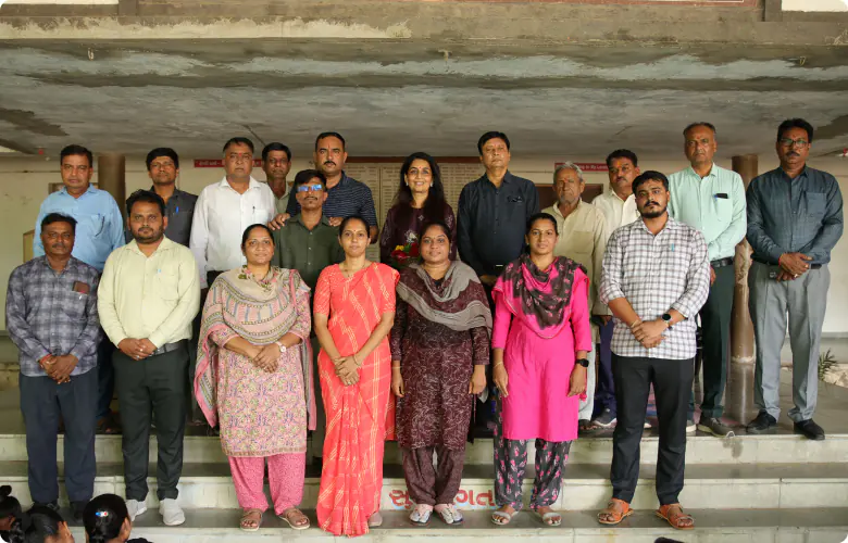 Students of Bhikhoobhai Nagindas Vidhyalaya together