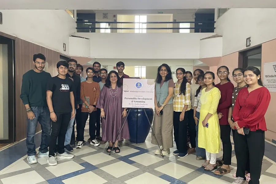 Students gathered for a समुत्कर्ष group photograph